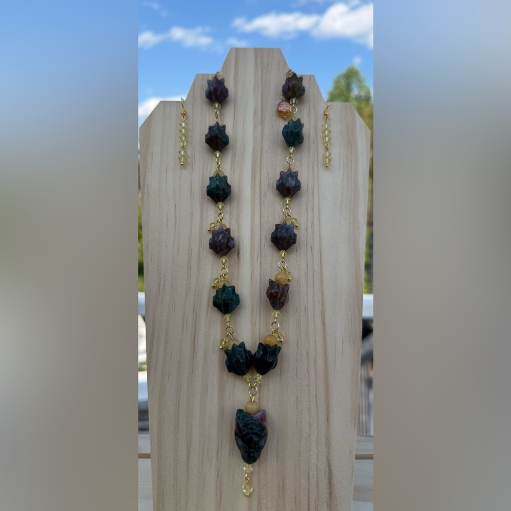 Handcrafted Carved Dragon necklace with Agate and Crystal and Matching Earrings - Picture 3 of 4